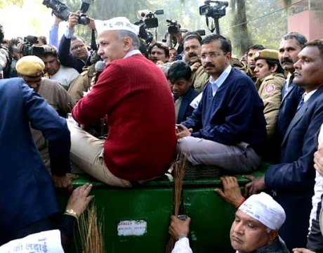 kejriwal_dharna
