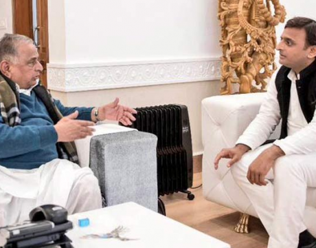 mulayam_akhilesh_meet.jpg